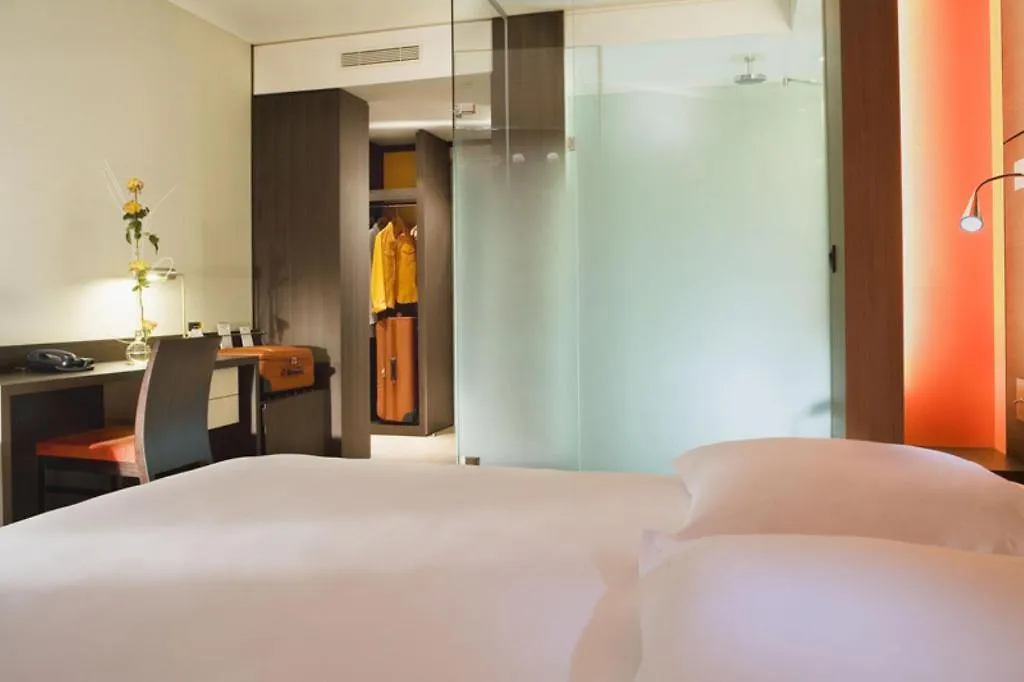Oceania Quimper Hotel